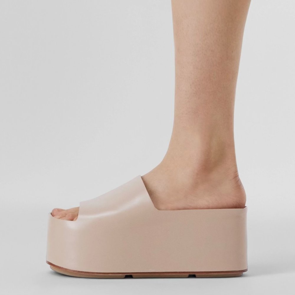 Burberry Alice Leather Beige Platform Slides